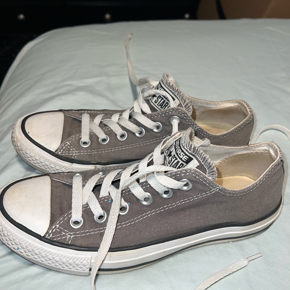 Size 7 grey Converse